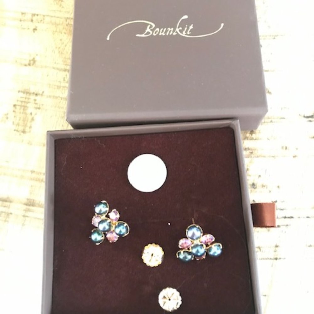 Bounkit Genuine Black (Gray) Pearl and Amethyst Post Back Earrings - Picture 2 of 6